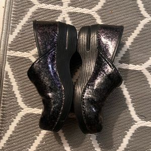 Dansko Size 38 Clogs